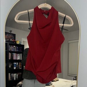 Divided sleeveless top